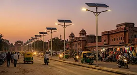 solar street light price in india